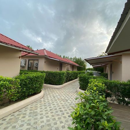 City The Village Beach Resort Laeja 外观 照片