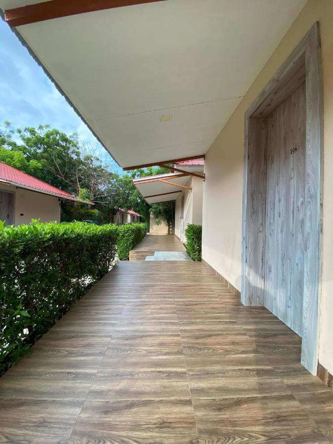 City The Village Beach Resort Laeja 外观 照片